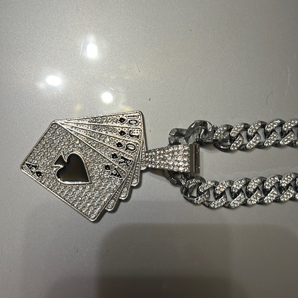 Unisex thick bling chain with pendant new 16-18 inches color is silver